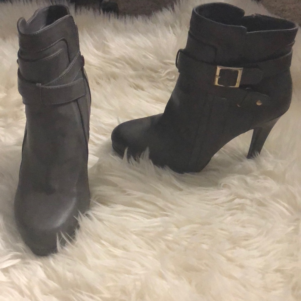 Perfect fall grey heeled boots